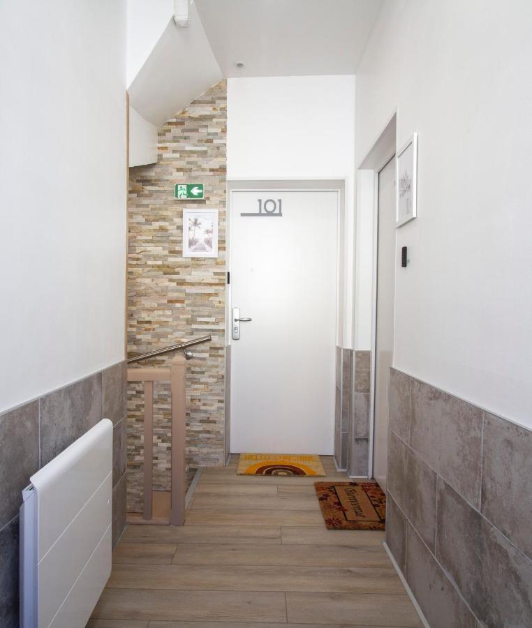 Soleil D'Ete: Balcony Retreat with Netflix & Free Parking Apartment Chalons-en-Champagne Exterior photo