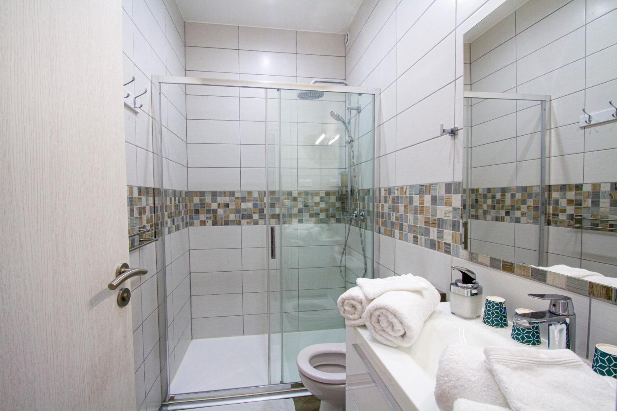 Soleil D'Ete: Balcony Retreat with Netflix & Free Parking Apartment Chalons-en-Champagne Exterior photo